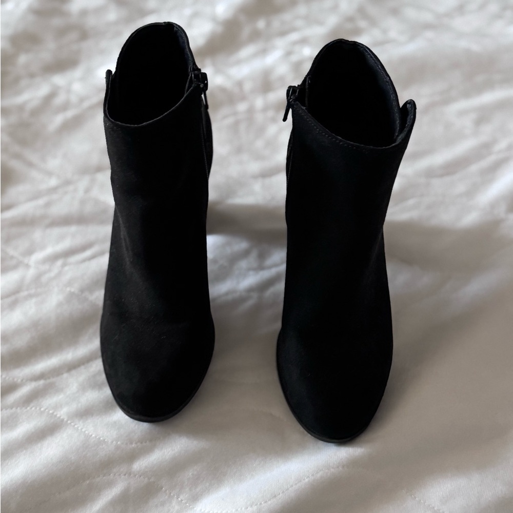 A New Day Black Block Heel Ankle Booties Side Zip Women’s Size 5.5 Like New